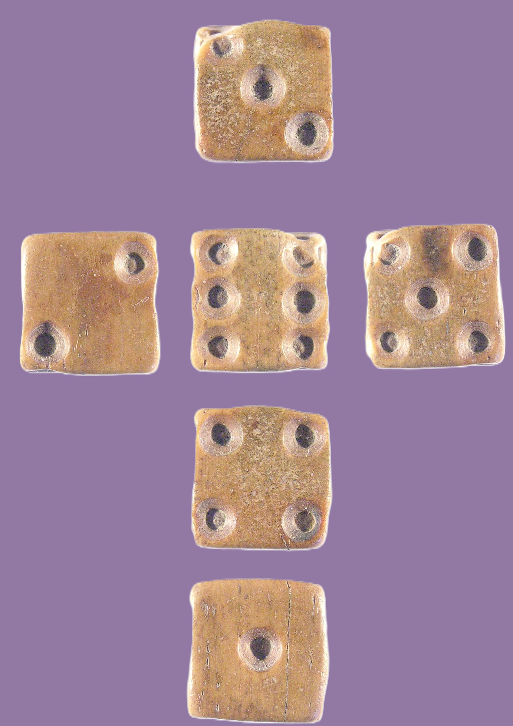 Bone dice from 1600-1800 (Source:
https://commons.wikimedia.org/wiki/File:A_Post_Medieval_bone_dice_(FindID_569252).jpg)