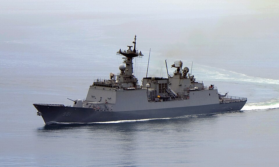 Republic of Korea Navy's Choi Young
                                involved in pirate capture (Source:
                                https://en.wikipedia.org/wiki/File:Choi_Young_(DDH-981)_cropped.jpg)