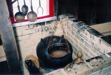 Galley stove aboard
                    Elizabeth II (1585)