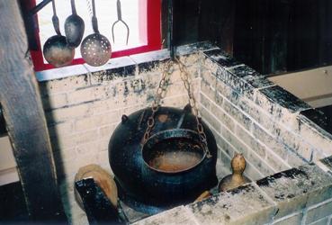 Galley stove aboard
                    Elizabeth II (1585)