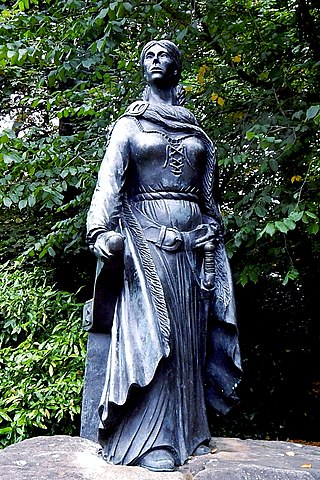 Statue of
                Grainne Mhaol Ni Mhaille (Grace O'Malle) by Suzanne
                Mischyshyn