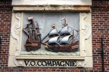 17th century
                    plaque for VOC (Source: Wikimedia Commons
https://commons.wikimedia.org/wiki/File:17th_century_plaque_to_Dutch_East_India_Company_(VOC),_Hoorn.jpg)