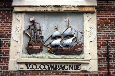 17th century
                    plaque for VOC (Source: Wikimedia Commons
https://commons.wikimedia.org/wiki/File:17th_century_plaque_to_Dutch_East_India_Company_(VOC),_Hoorn.jpg)