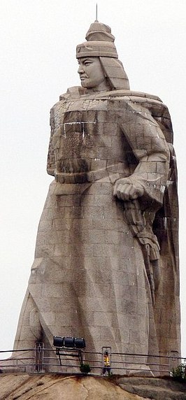 Statue of Zheng Chenggong (Koxinga) on Gulangyu
                Island, Xiamen, China (Source: Wikimedia Commons by
                Gisling,
                https://commons.wikimedia.org/wiki/File:Zheng_Chenggong.JPG)