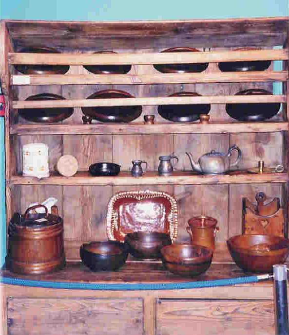 Cabinet known as a kist